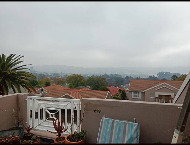 2 BEDROOM APARTMENT FOR SALE IN KENSINGTON